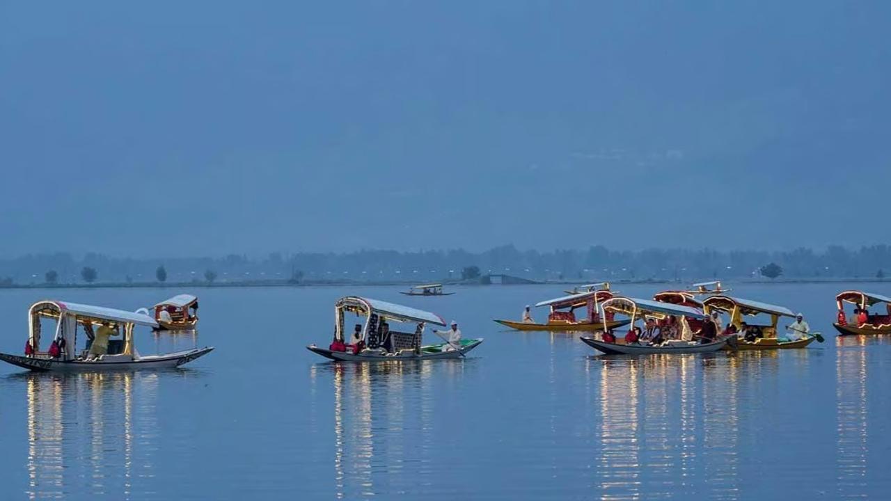 Heatwave grips Kashmir, Srinagar hotter than Delhi