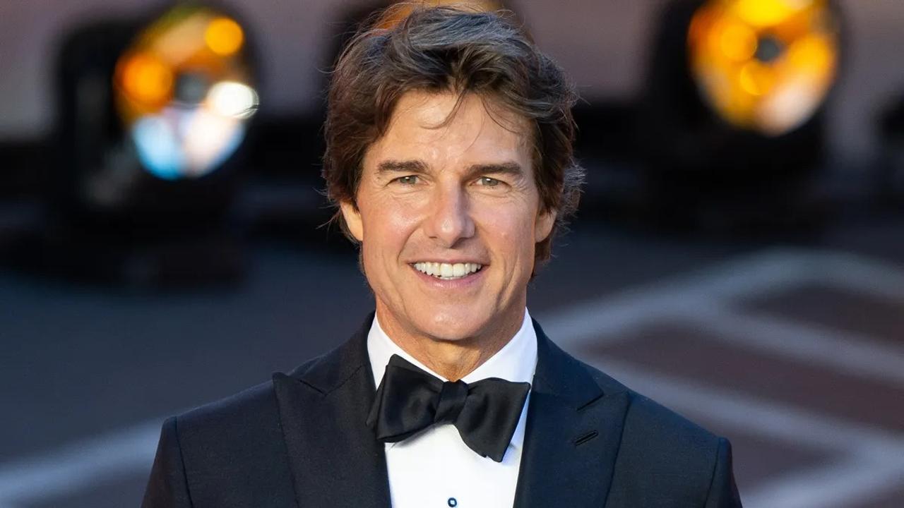 Tom Cruise, 62, surely knows how to bring the Christmas cheer in the households of his Hollywood friends. Know all about his famous Christmas cake recipe.