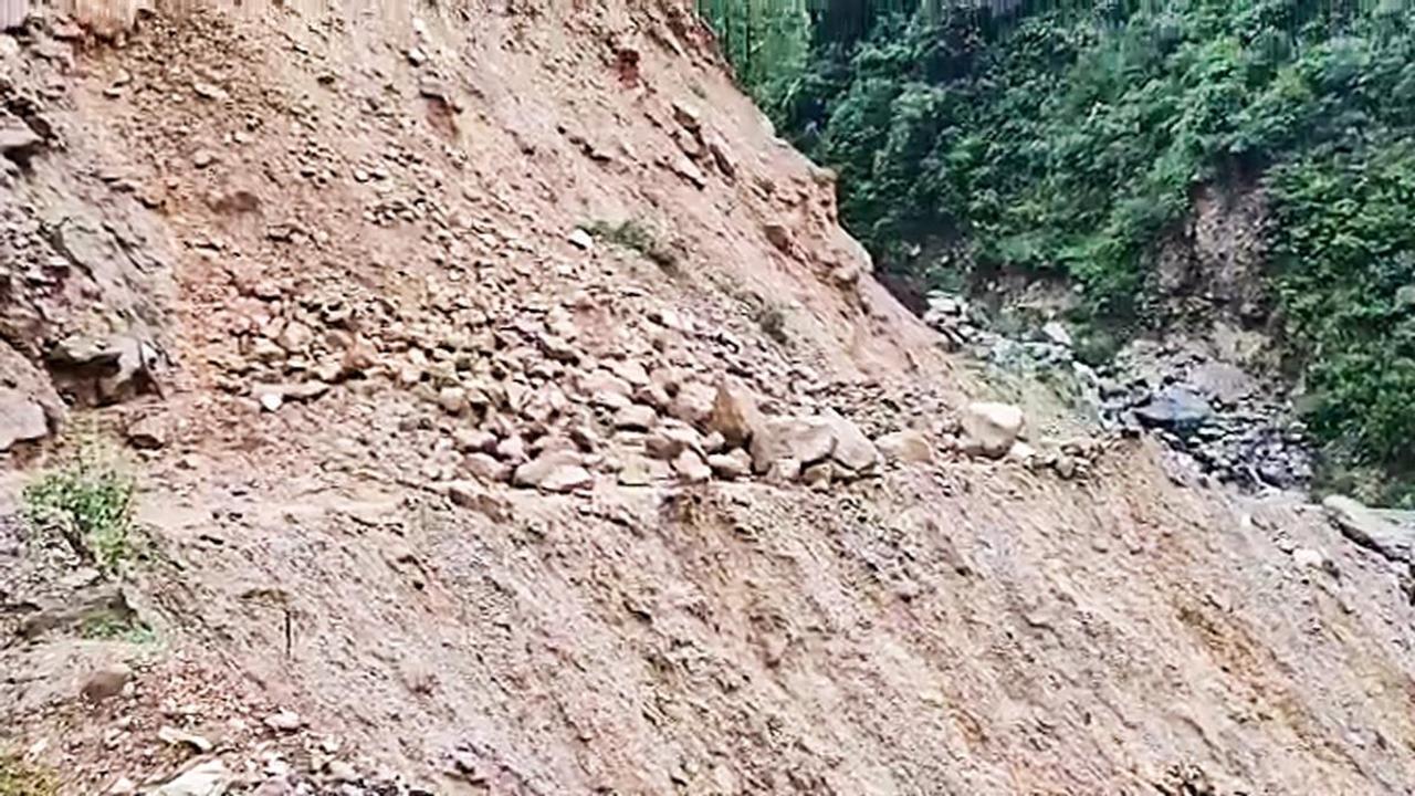 Traffic Disrupted Between Gauchar and Karnaprayag on Badrinath National Highway Due to Landslides