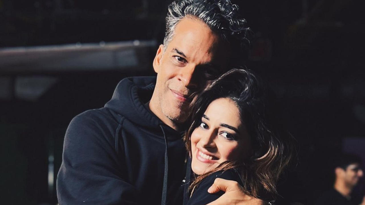 Vikramaditya Motwane with Ananya Panday