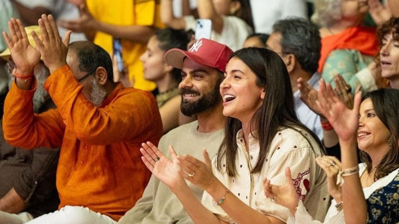 Virat Kohli-Anushka Sharma Attend Krishna Das Kirtan