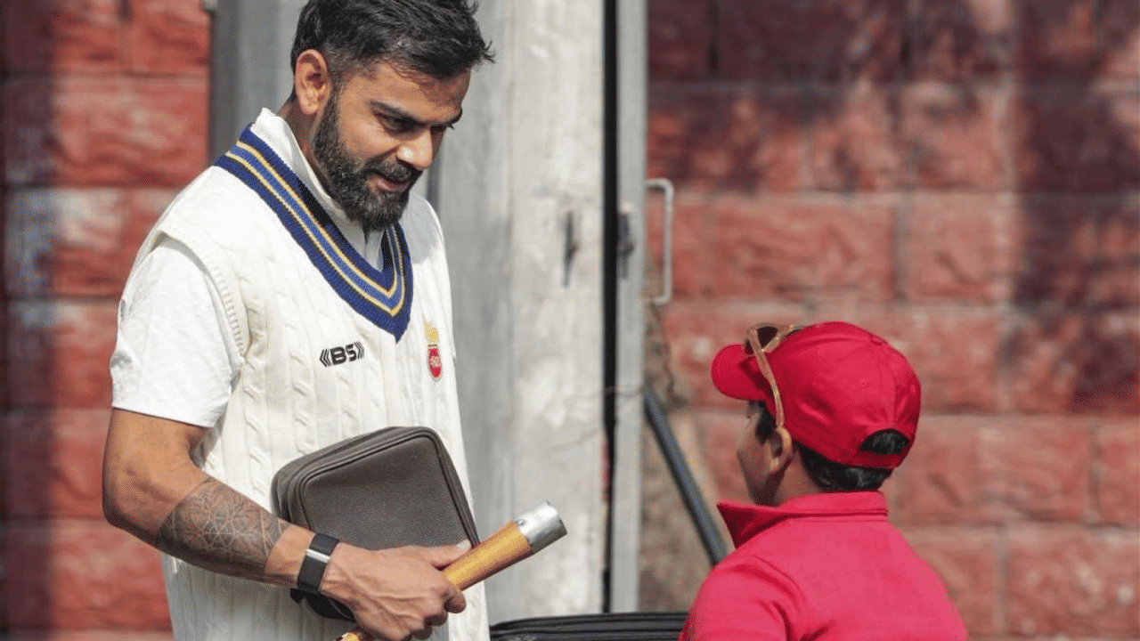 Virat Kohli interaction with his friend son teaching about cricket