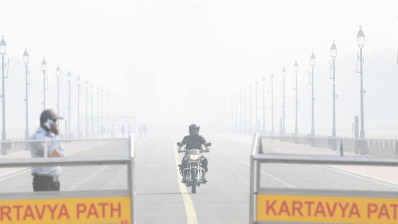 Visuals from Kartavya Path as thick layer of smog blankets Delhi