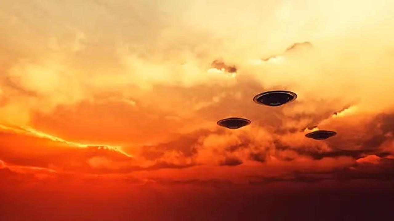 ‘We Are Not Alone…’: Ex-Pentagon Spy Claims US Government Knows About Aliens