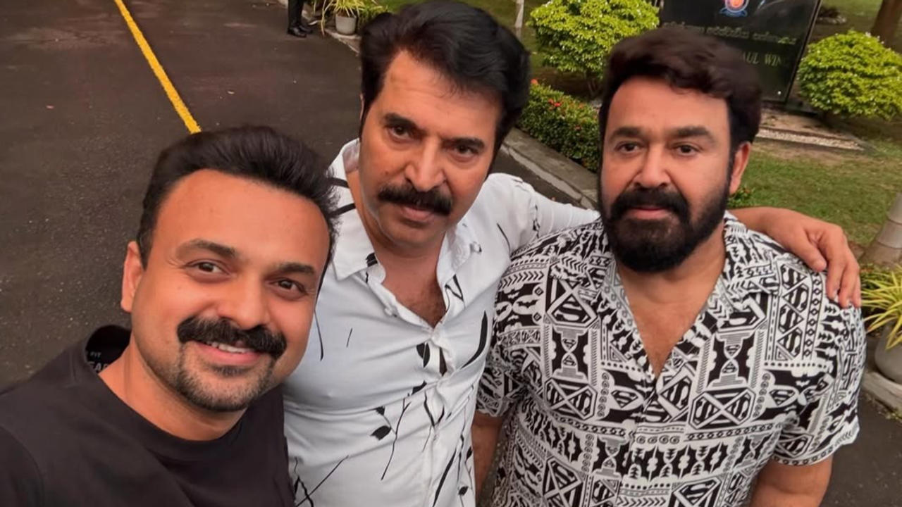 Malayalam Veteran Stars Mammootty, Mohanlal Reuniting For A Film? Selfie Goes Viral