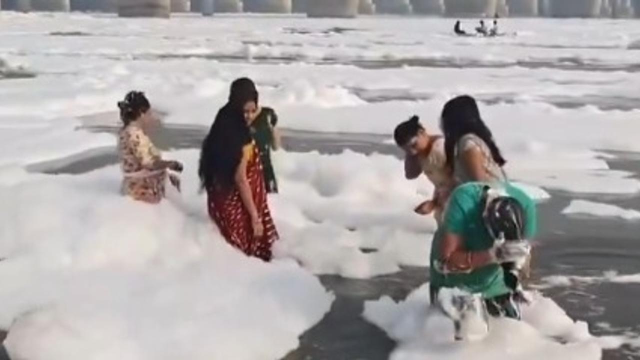 Woman Washes Hair in Yamuna with Toxic Foam, Internet Says 'Not Shampoo' 