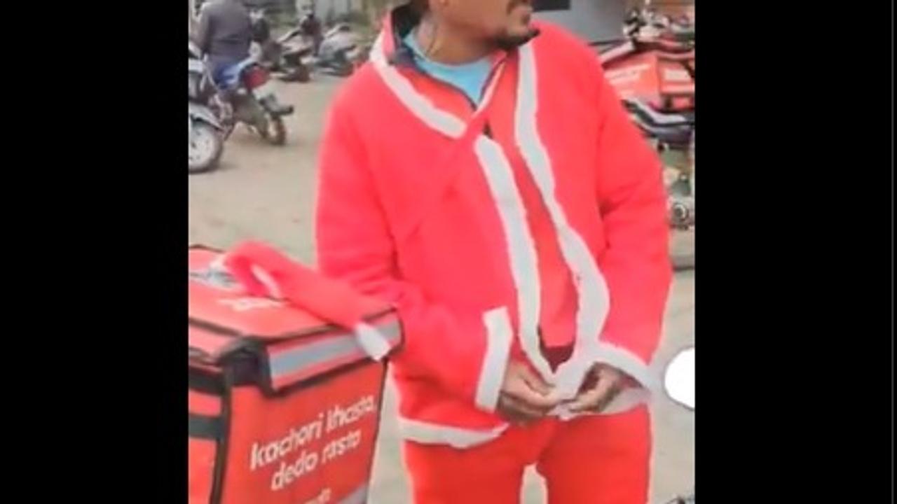 Zomato Delivery Boy, Dressed Up As 'Santa Claus' On Christmas, Forced To Remove Costume By Hindu Organisation