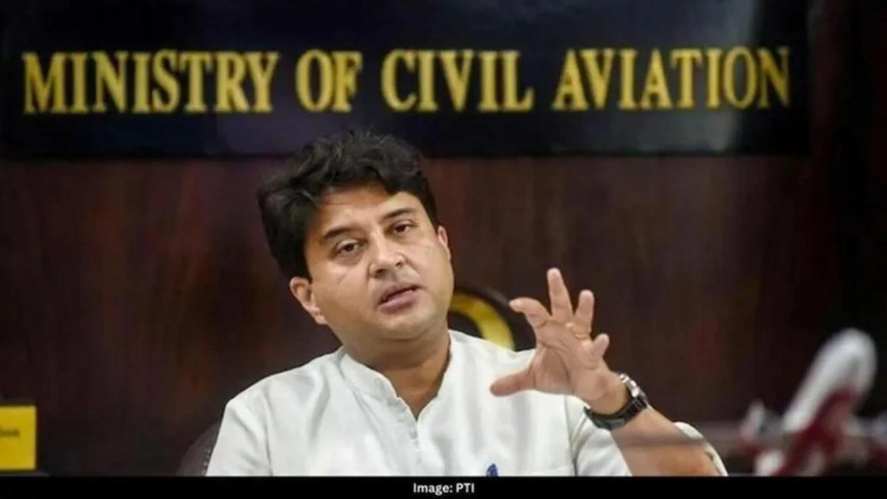 Jyotiraditya Scindia ने एयरलाइन के साथ हवाई किराये पर चर्चा की