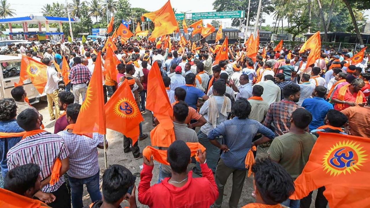  VHP protest against accused teacher