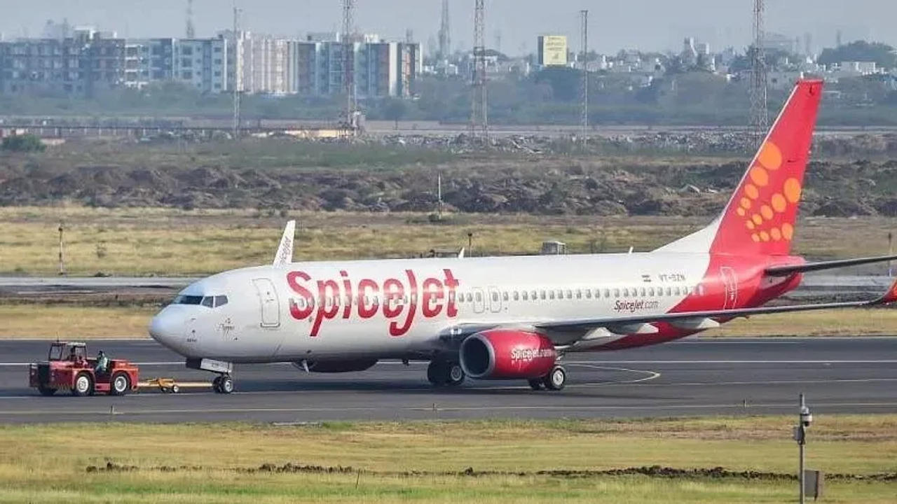 Man stuck in SpiceJet lavatory