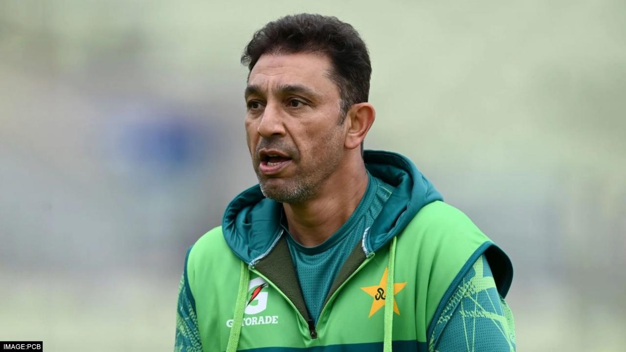 PAK coach Azhar Mahmood got angry on journalist's question