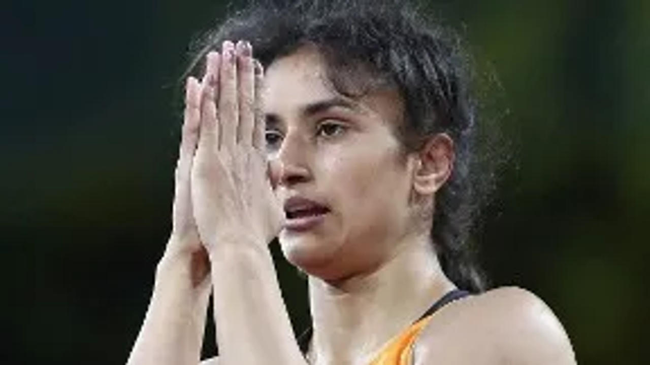  Vinesh Phogat Returns Khel Ratna Award