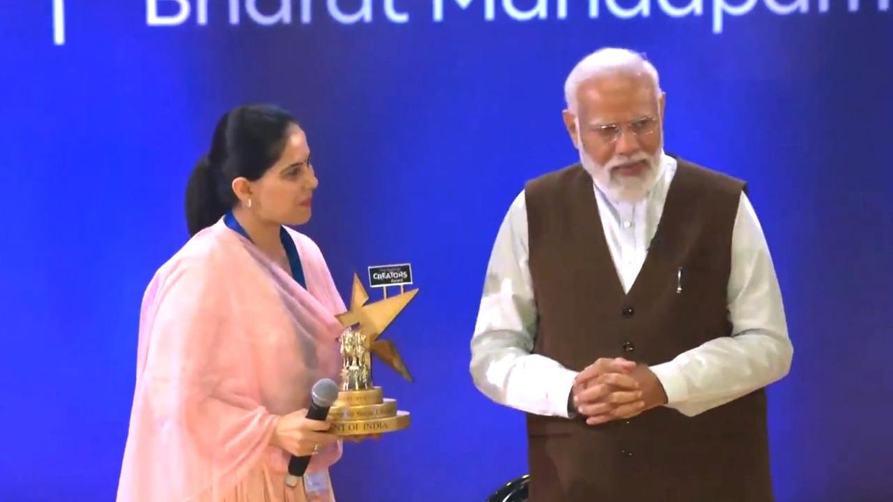 Jaya Kishori with PM Modi