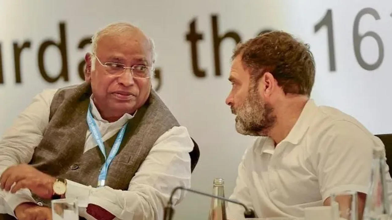 Mallikarjun Kharge & Rahul Gandhi 