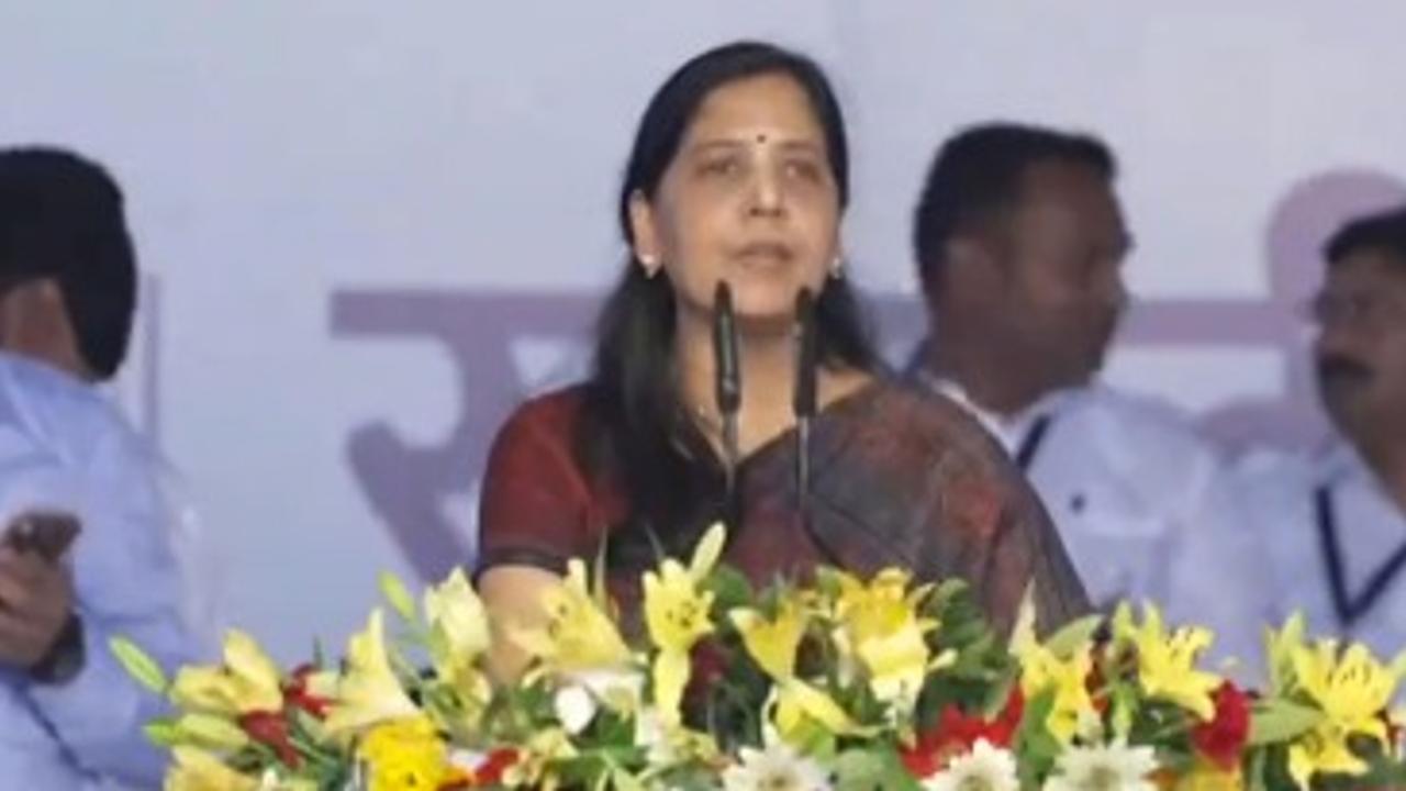 sunita kejriwal at ramleela maidan