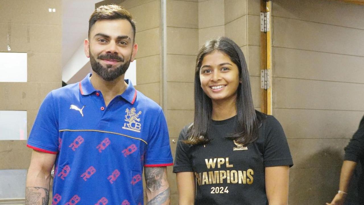 Shreyanka Patil and Virat Kohli 