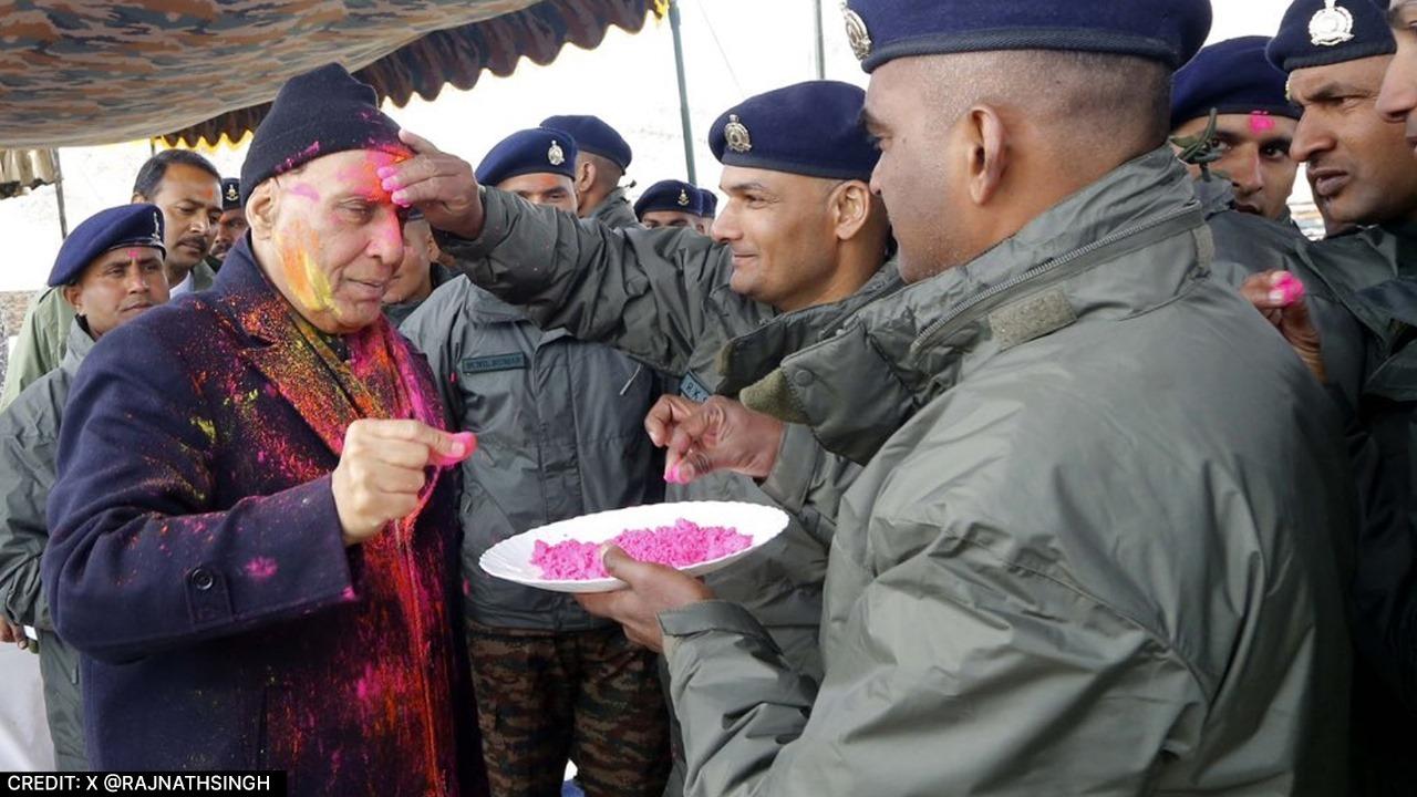 rajnath singh celebrated holi with soldiers