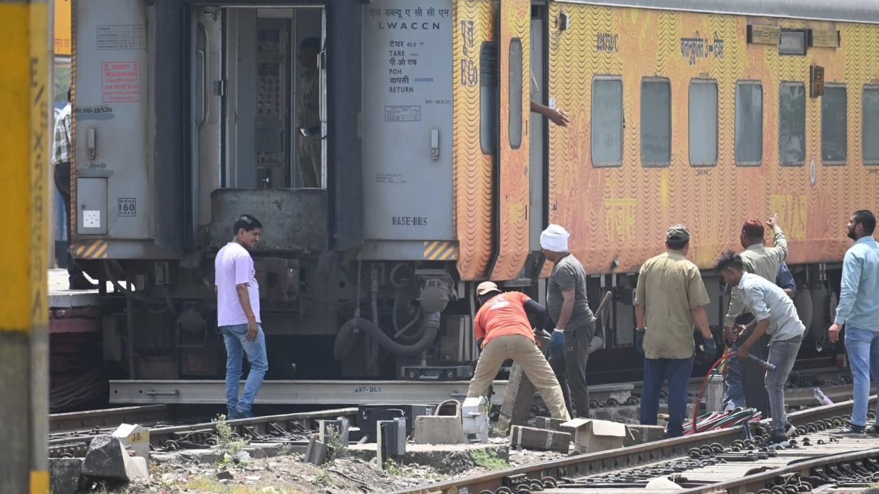  tejas express coach wheel derail 