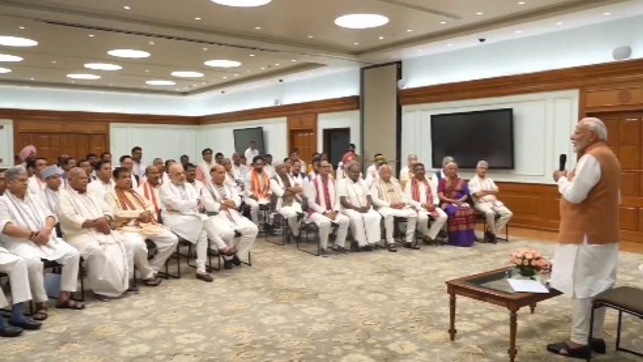 PM-Designate Modi Hosts Tea Party for Would Be Ministers Ahead of Swearing-In Ceremony