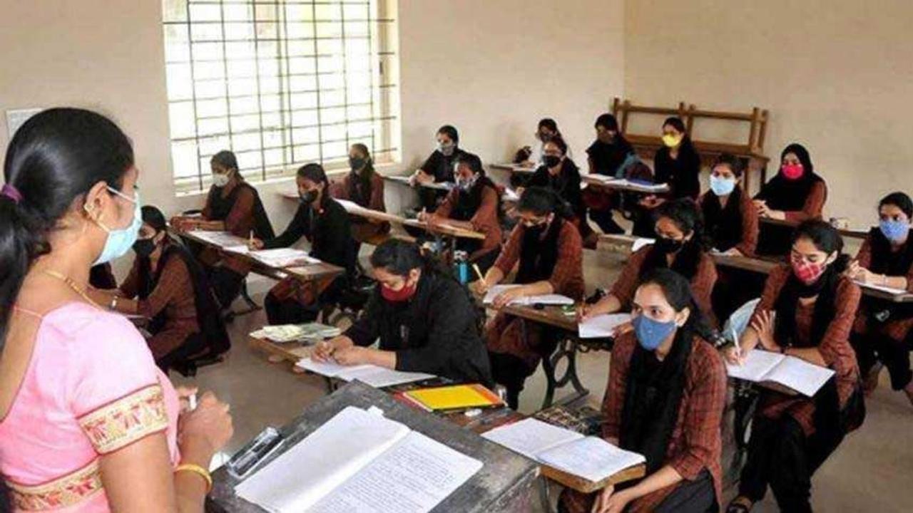 32 candidates disqualified from HS examination in Bengal for taking mobile phones inside exam center