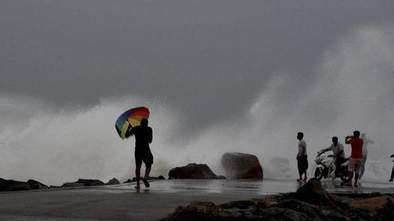 Cyclone to hit Odisha coast at midnight: IMD