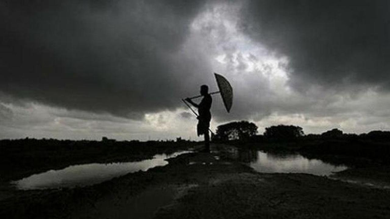 IMD issues very heavy rain fall red alert for two south states for 7th of October