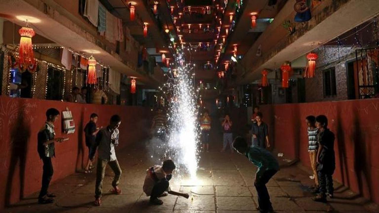 Supreme Court allows sale of firecrackers with caveats; crackers with reduced emission allowed, online sale banned