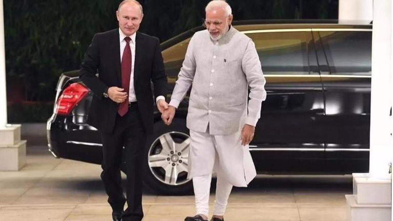 In a telephonic conversation, Vladimir Putin invites PM Modi to attend Vladivostok economic forum as the 'Main Guest'