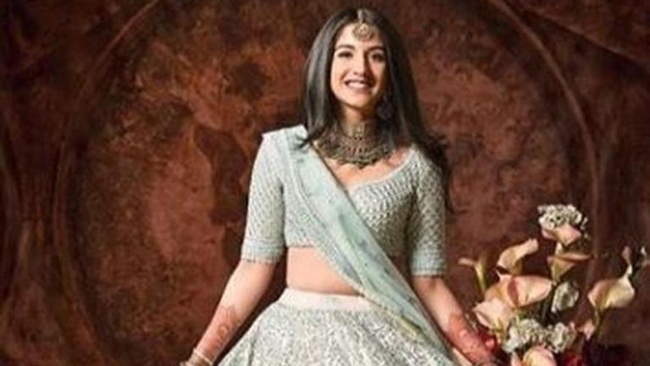 Ambani's 'Choti Bahu' Radhika Merchant looks nothing short of regal in her latest pictures