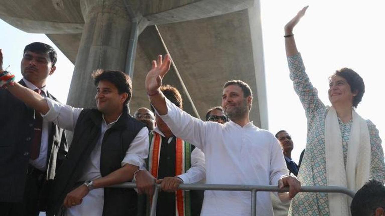 BIG RESPONSIBILITY FOR PRIYANKA: Rahul Gandhi entrusts Uttar Pradesh ticket distribution to newly-appointed party general secretaries. Read here