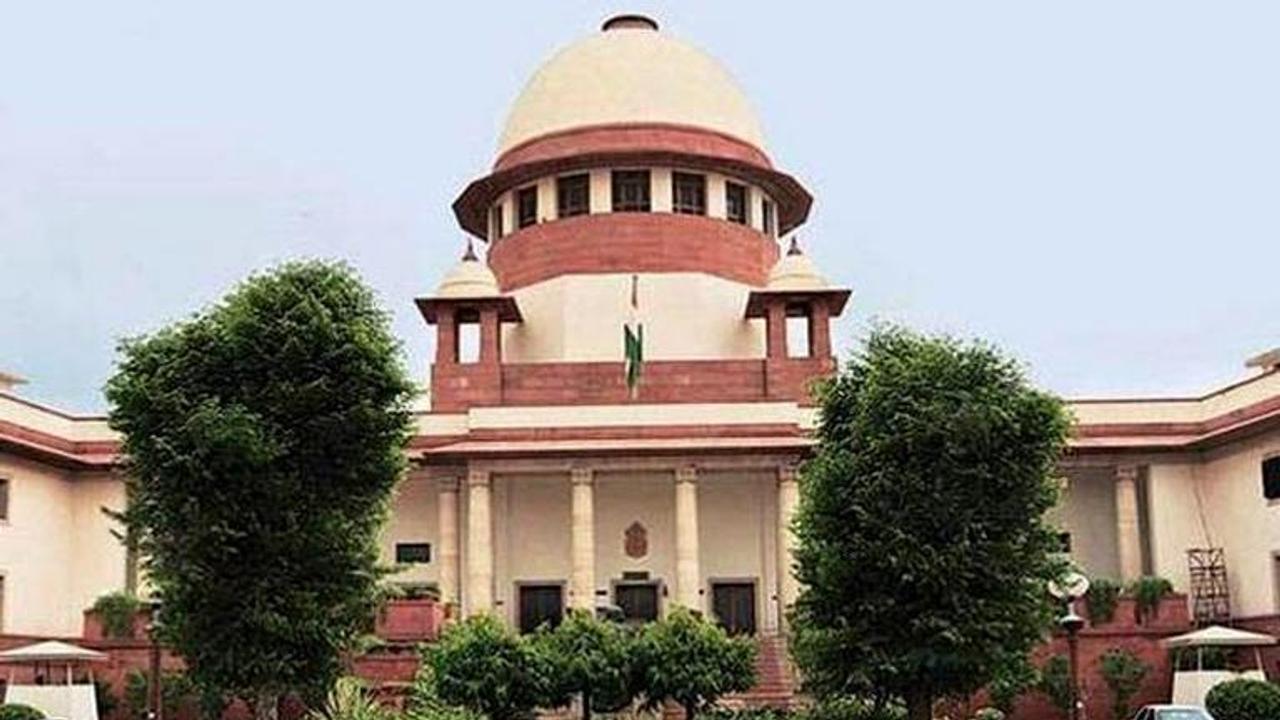 Supreme Court issues notice to Centre on plea seeking entry of Muslim women into mosques to offer prayers