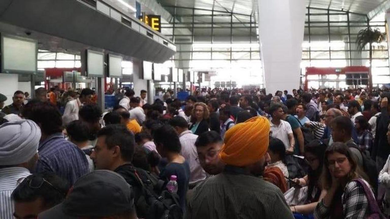 Immigration system server down at Delhi Airport, hundreds of passengers faces a harrowing time in long queues