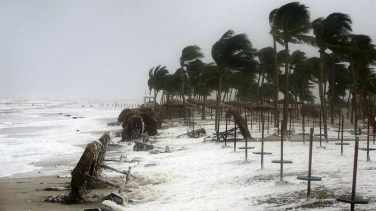 As Cyclone Fani hits India's east coast, here's how the train and flight services have been affected: UPDATES