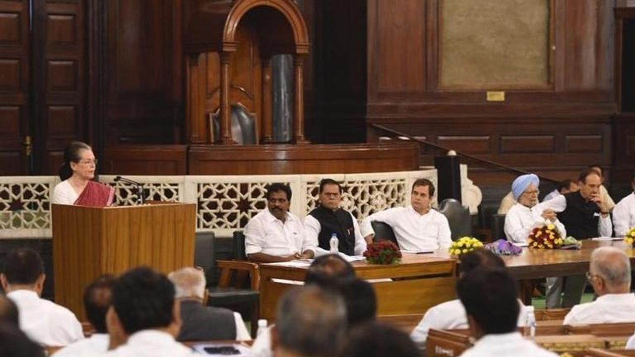 Amid resignation row, Sonia Gandhi praises Congress president Rahul Gandhi's "fearless leadership" after being elected as CPP leader. Read here