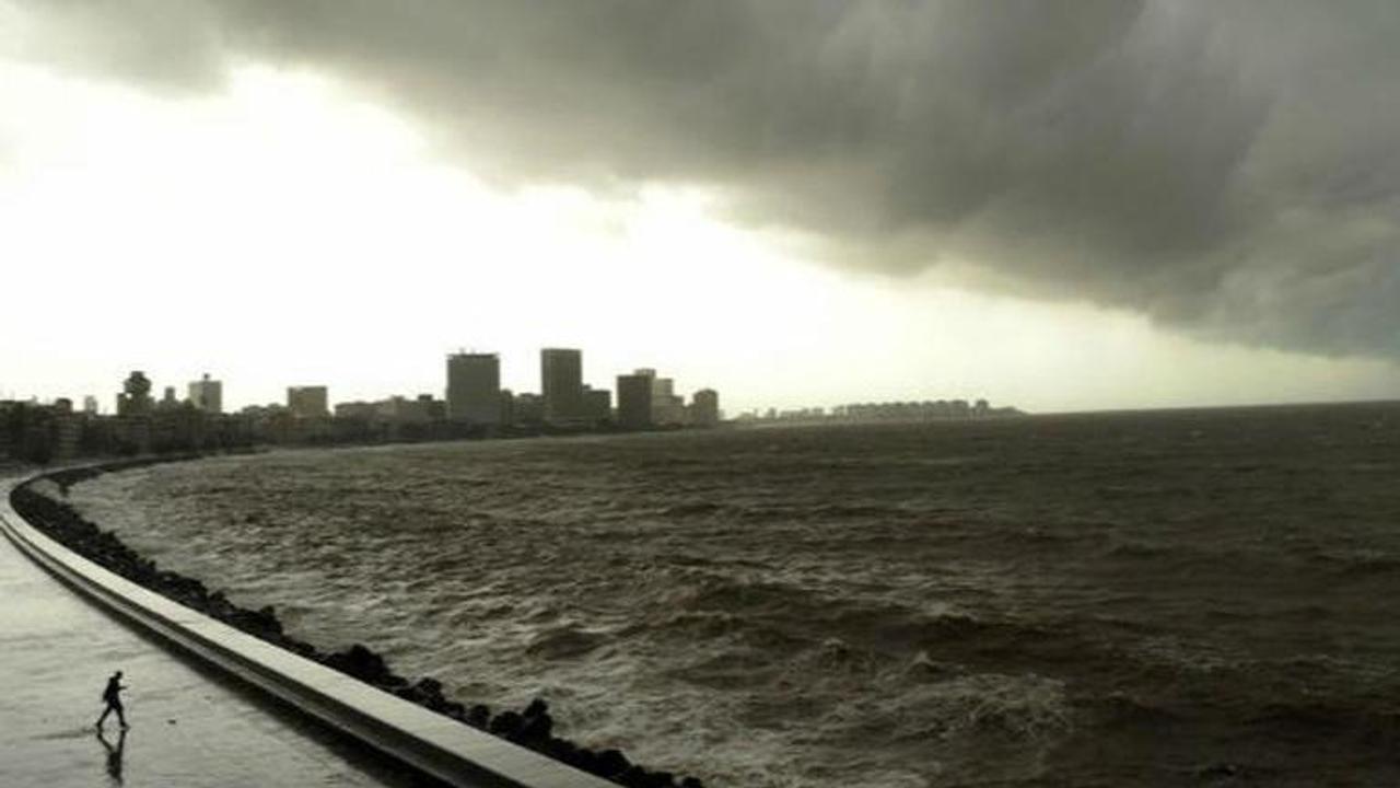 Mumbai prepares for Cyclone Vayu's effects, authorities warn of a windy afternoon and tell citizens to stay away form the sea