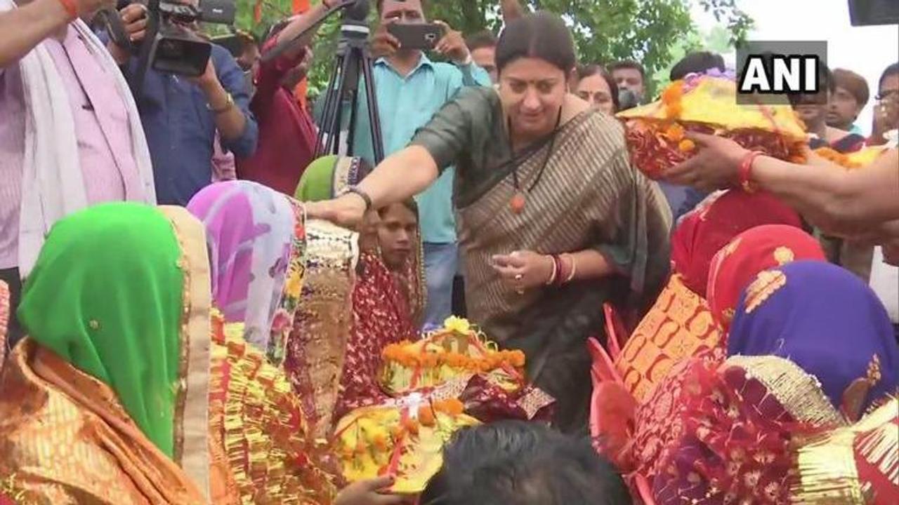 In Amethi, Union Minister Smriti Irani attends mass baby shower, distributes laptops among 240 Lekhpals