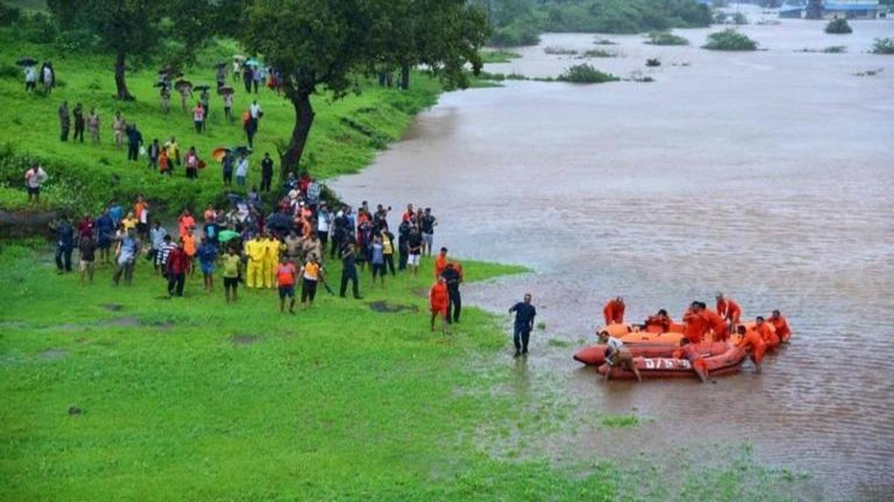 Mahalaxmi Express: All stranded passengers evacuated safely amid floods; Amit Shah, Devendra Fadnavis hail joint rescue