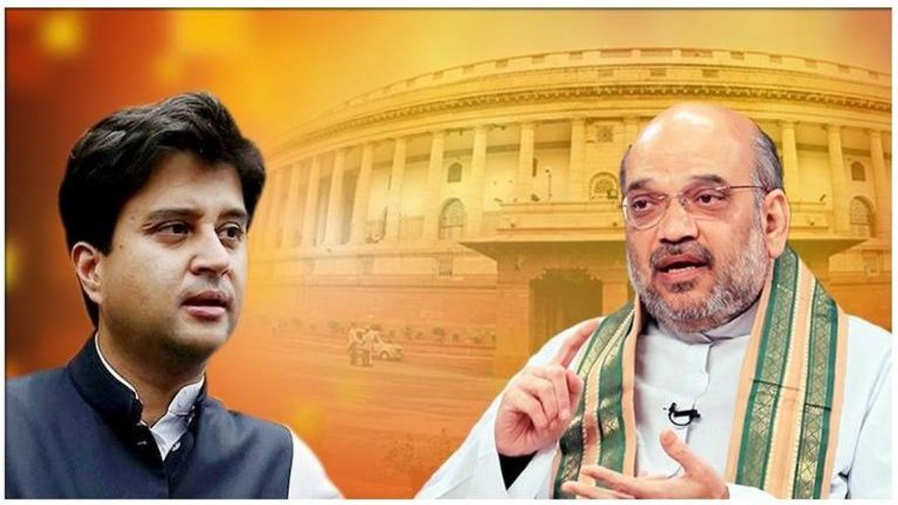 Jyotiraditya Scindia directly contradicts Rahul Gandhi, backs Modi govt's move scrap Article 370 & bifurcate J&K