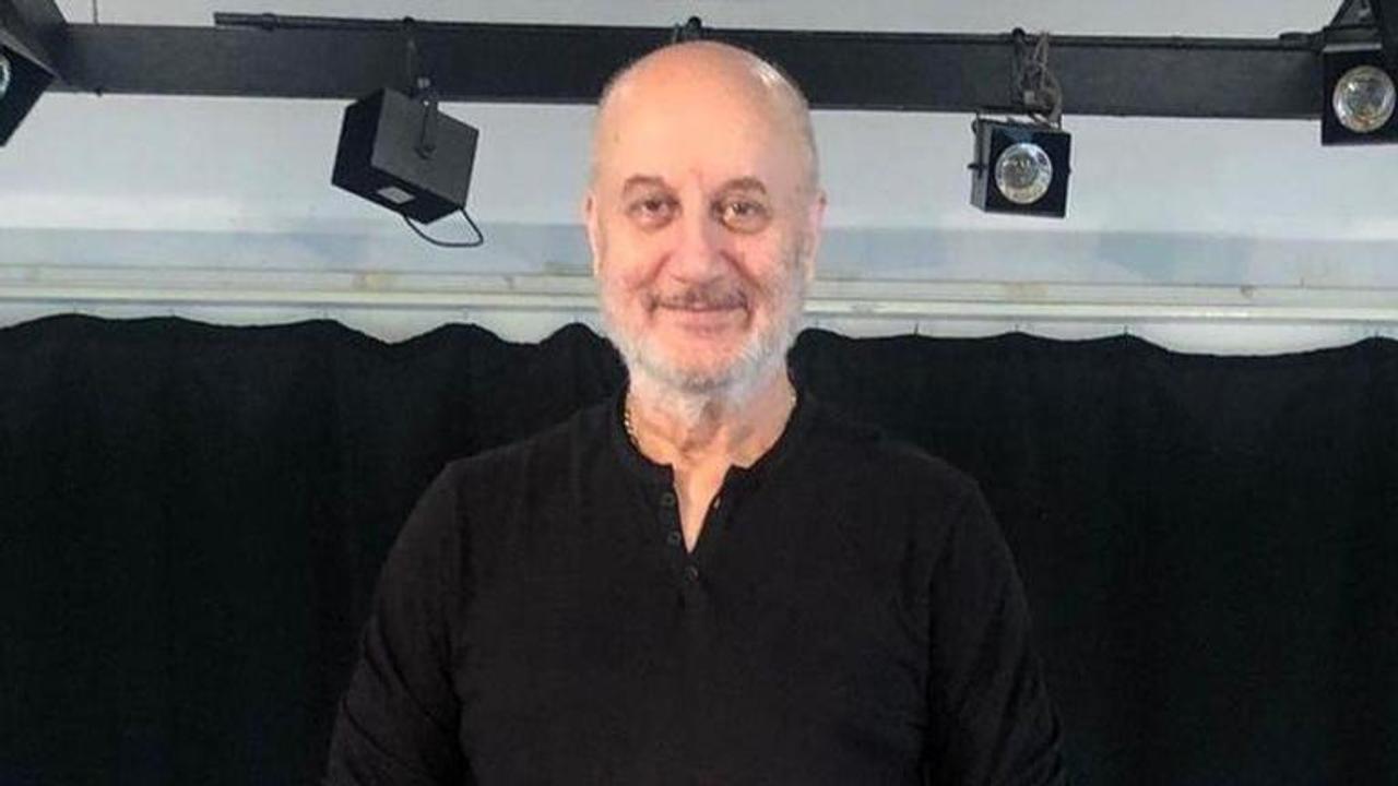 Anupam Kher shares his 16-hour flight journey to New York, says 'spoke to myself a lot'