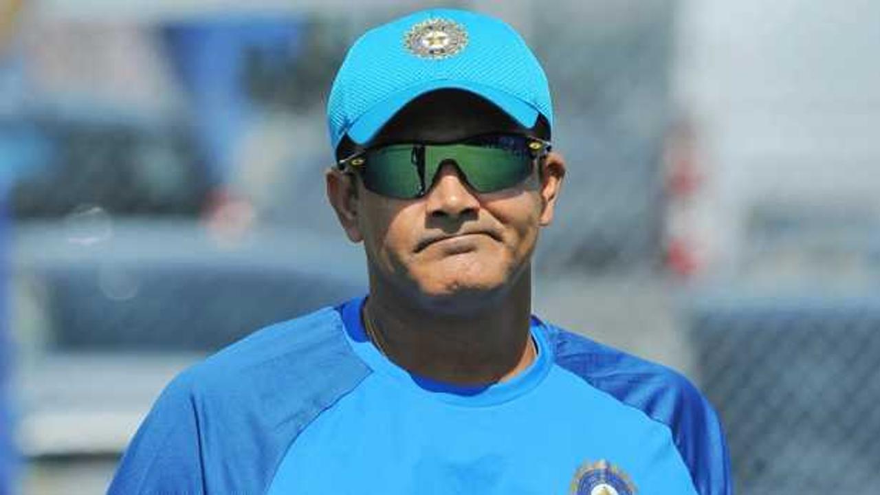 Anil Kumble has the record to pick all the ten wickets in a single Test inning.