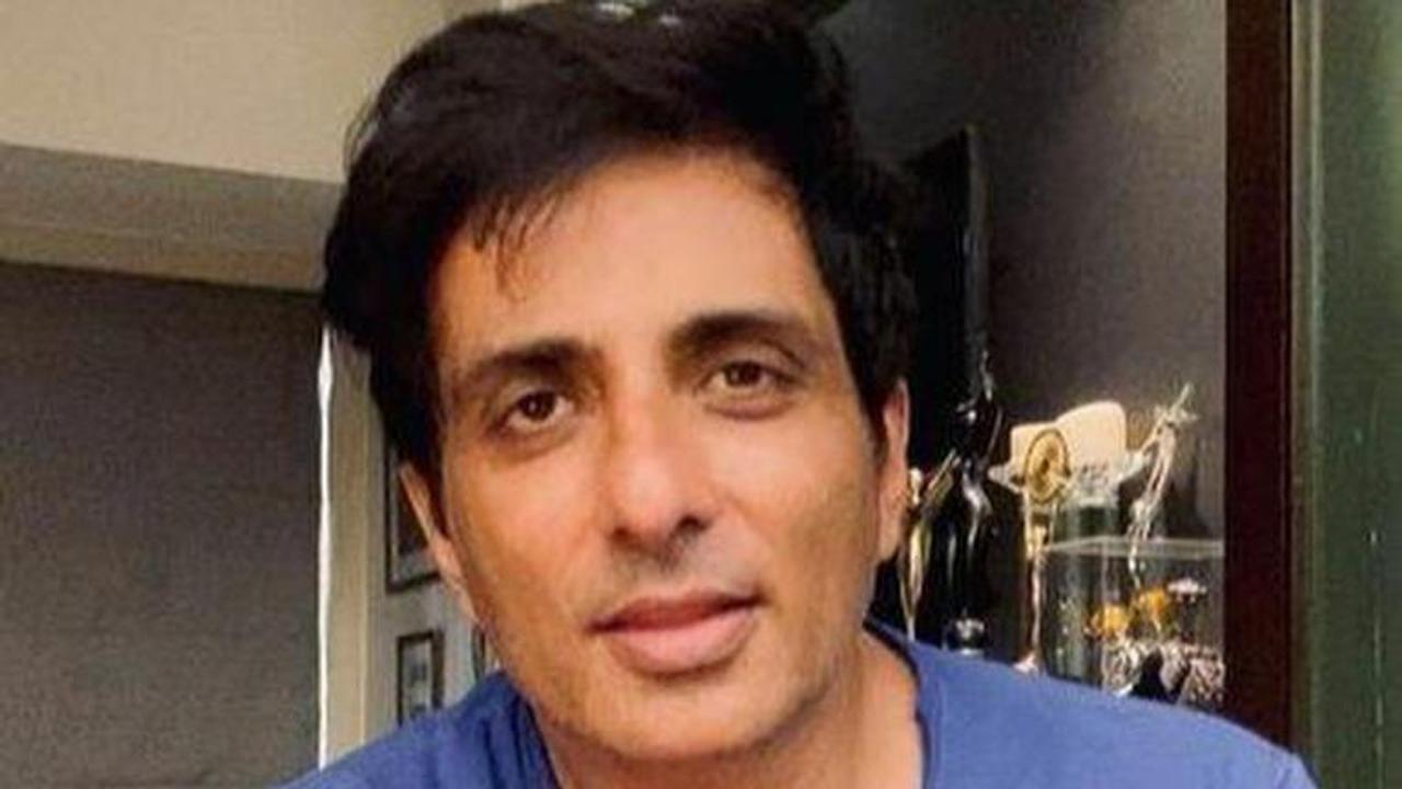 Sonu Sood gets a heart wrenching tribute by artist Gaurab Bhatkar for relentless work