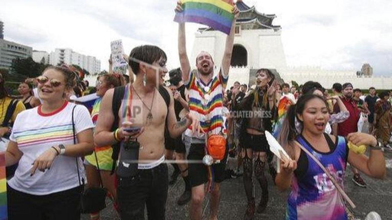 Hundreds in Taiwan hold Pride Parade