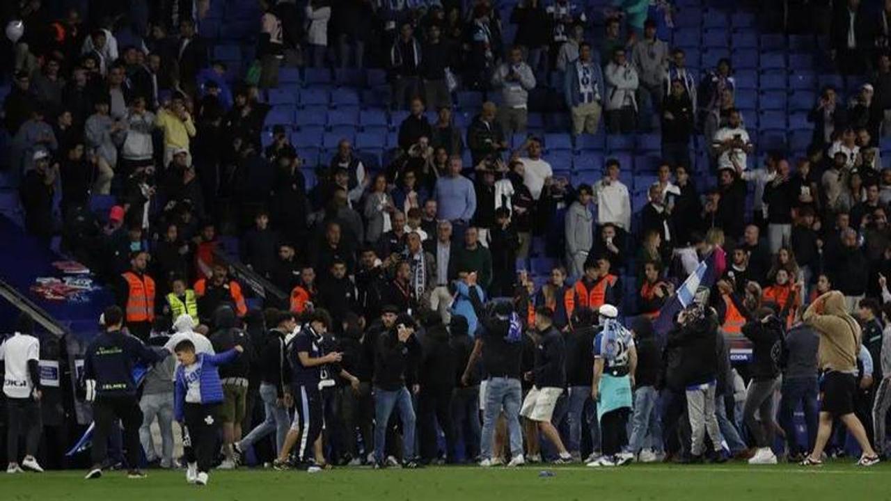 Spanish league and Espanyol trying to identify field invaders after Barcelona's title win