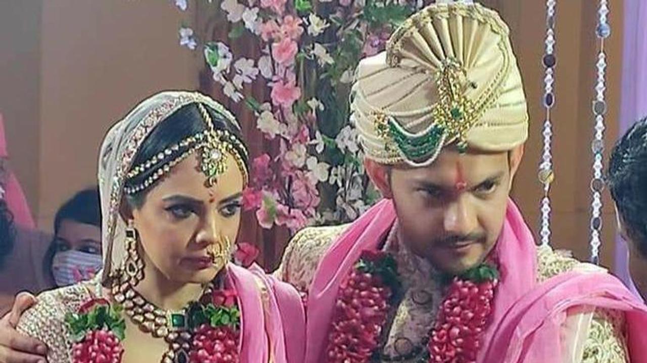 Inside Aditya Narayan and Shweta Agarwal's intimate wedding in Mumbai; See Pics