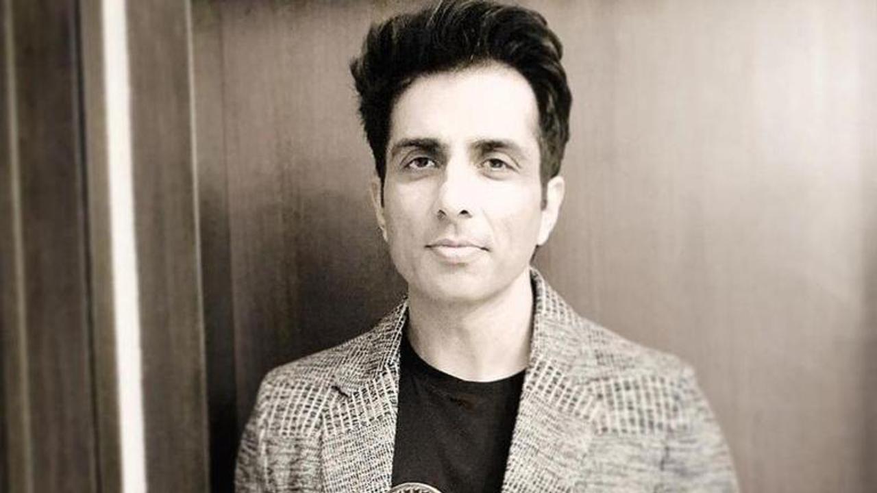 Artist Suman Dabholkar dedicates 'river stone' art to Sonu Sood for his philanthropic work