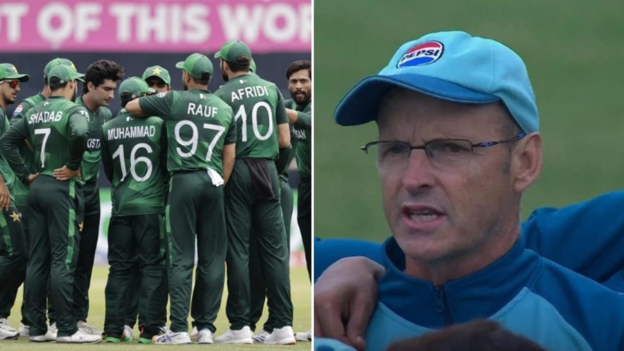 Pakistan team and Gary Kirsten