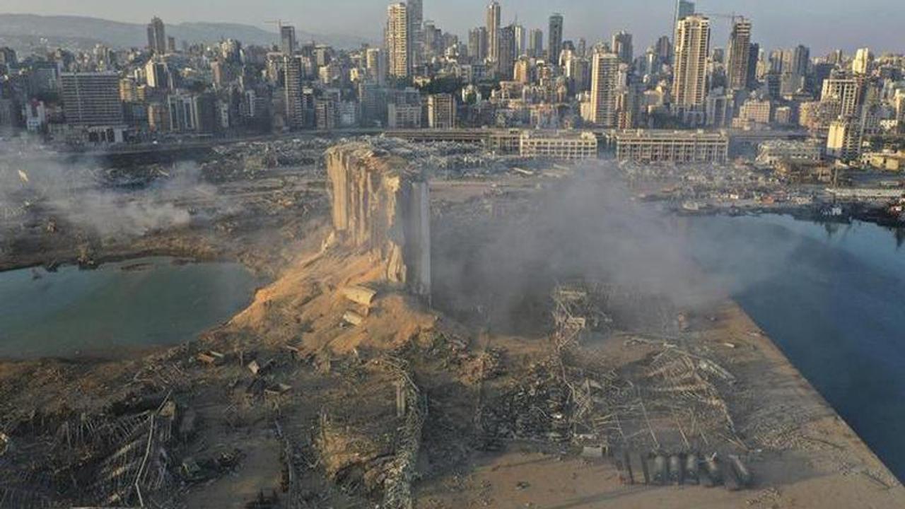 Italian firefighters arrive in Beirut