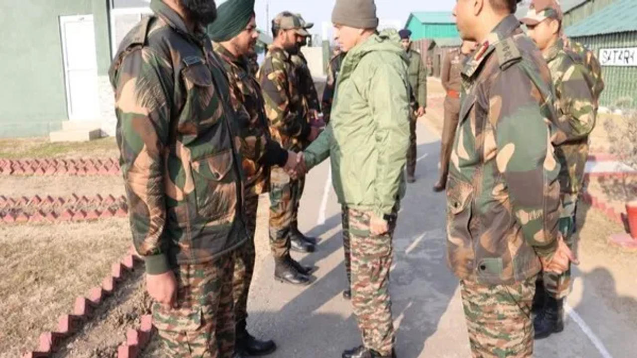 Chinar Corps Commander Lieutenant General Rajiv Ghai visits troops in South Kashmir 