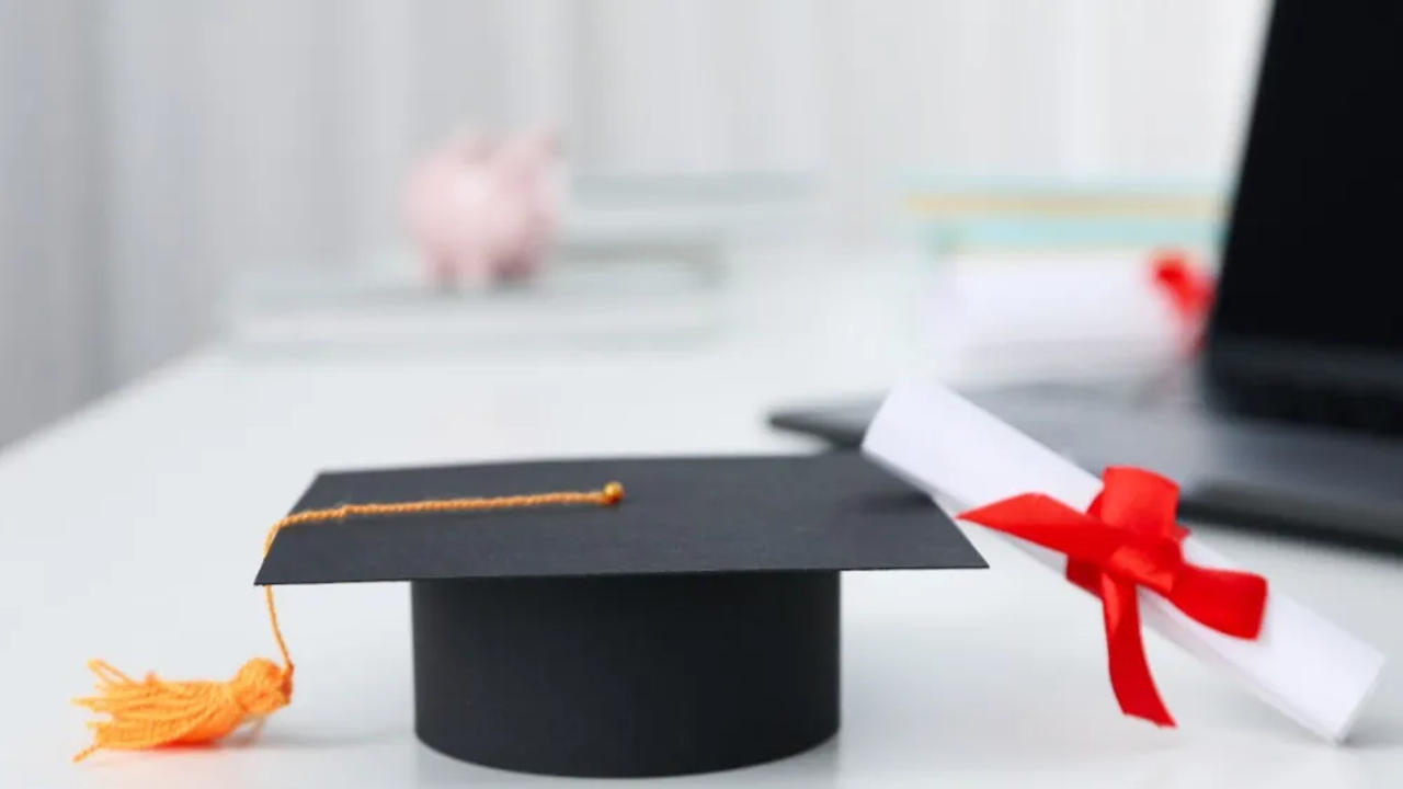 Nearly Half of Companies to Scrap Bachelor's Degree Requirement in 2024, Survey Reveals