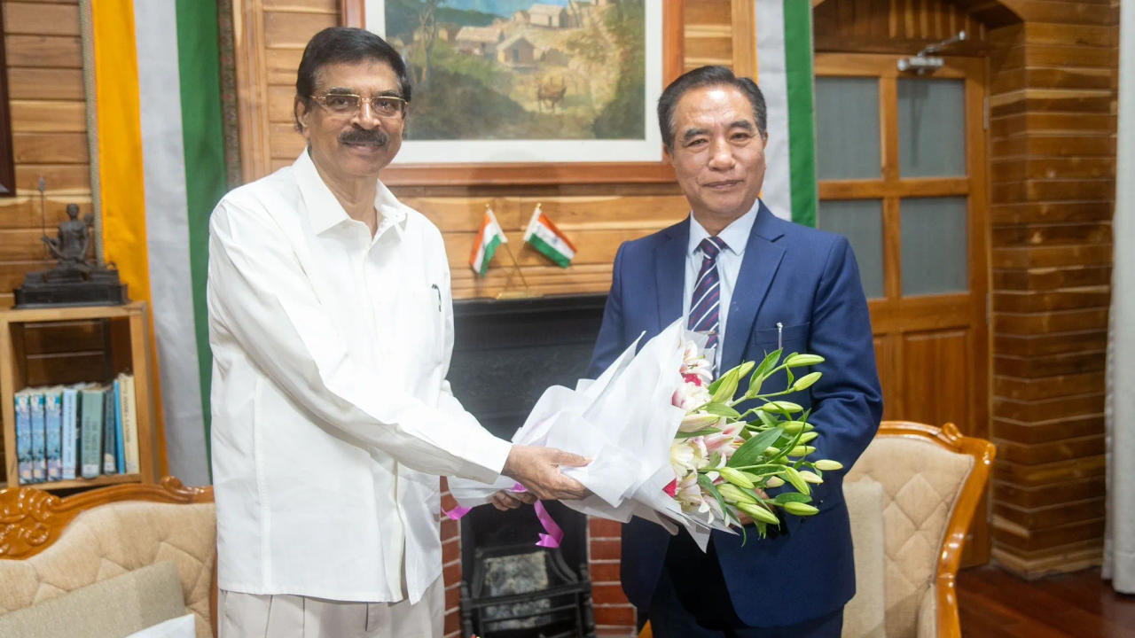 Mizoram new CM Lalduhoma with Governor Hari Babu Kambhampati